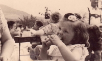 Gartenfest 1958, Bratwurst schmeckt immer